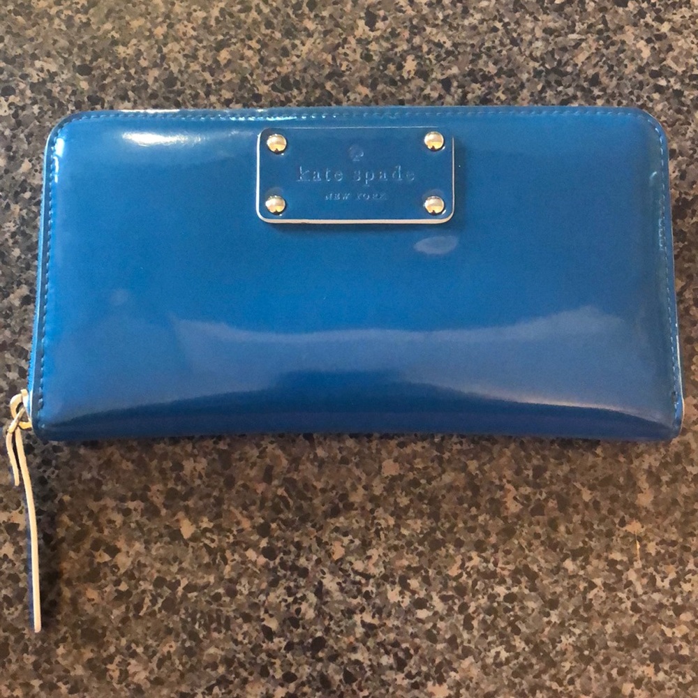 Kate Spade zippered wallet